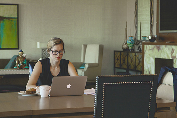 Lady building her business with Neto.
